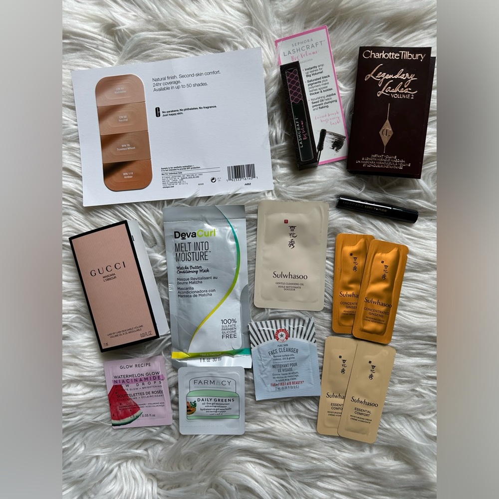 Fourteen (14) piece mini cosmetic bundle